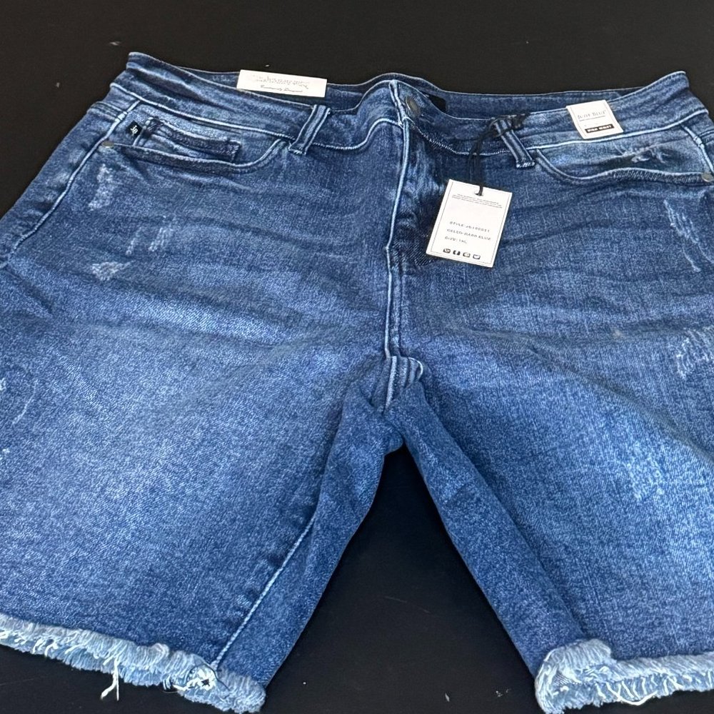 STOP!!! JUDY BLUES NEW NWT DENIM SHORTS WOMEN'S WOMEN 1XL/XL RAW EDGE DISTRESSED